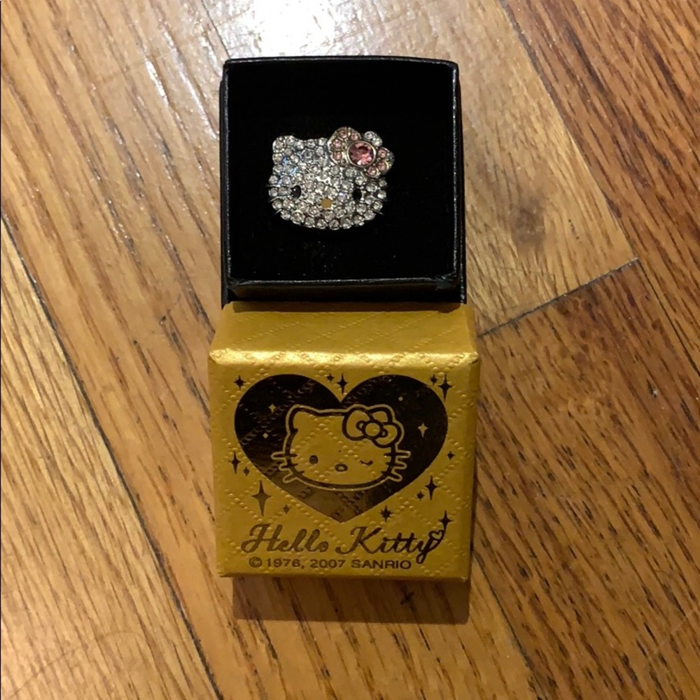 Hello Kitty ring 🐱